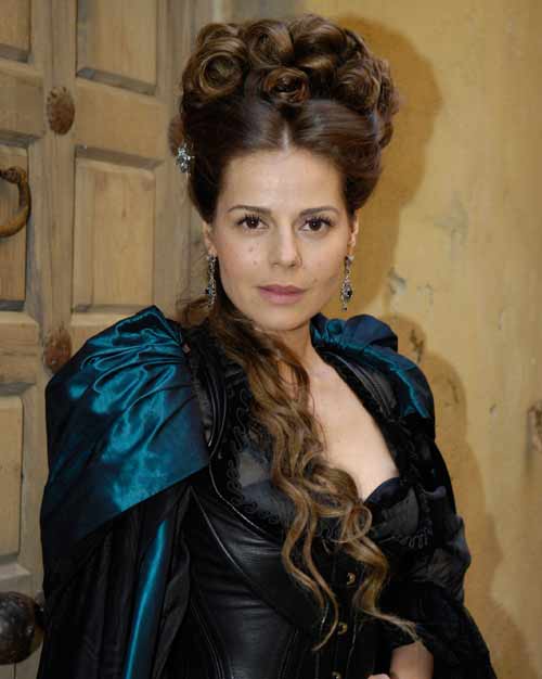 Myriam Gallego dans le role de Lucrecia, marquise de Santillana